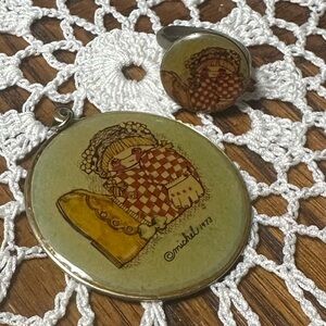 Charming Pendant and Ring Set with Illustration